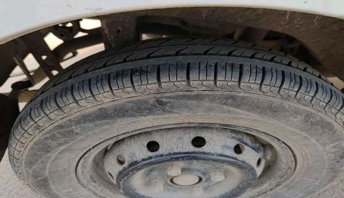 2016 Maruti Alto 800 VXI, Petrol, Manual, 50,910 km, tyre