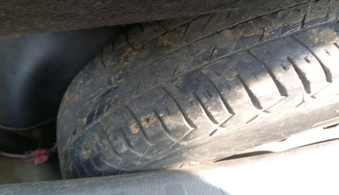 2013 Maruti Swift LXI, Petrol, Manual, 87,270 km, tyre