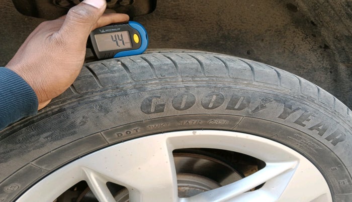 2021 MG HECTOR PLUS SUPER 1.5 PETROL TURBO HYBRID MT 7-STR, Petrol, Manual, 44,743 km, tyre