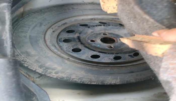 2015 Maruti Swift VXI, Petrol, Manual, 1,13,993 km, tyre