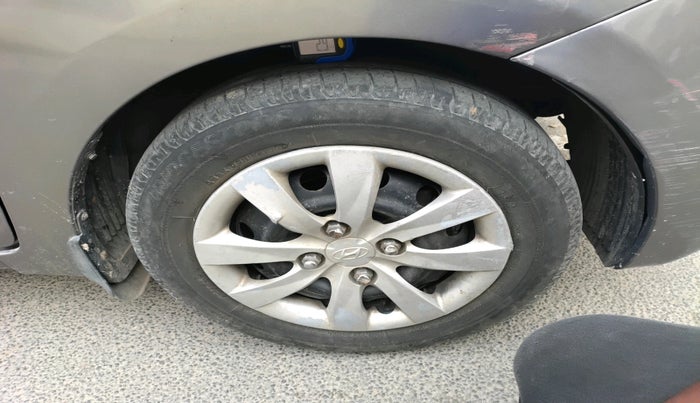 2013 Hyundai Eon MAGNA +, Petrol, Manual, 80,280 km, tyre