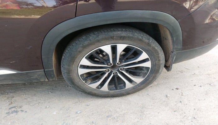 2021 MG HECTOR PLUS SELECT 2.0 DIESEL TURBO MT 7-STR, Diesel, Manual, 1,40,534 km, tyre