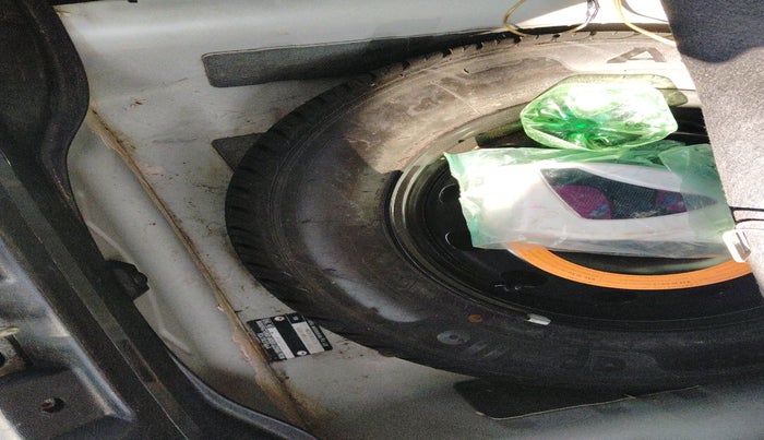 2016 Fiat Linea EMOTION 1.3 L ADVANCED MULTIJET, Diesel, Manual, 1,40,000 km, tyre