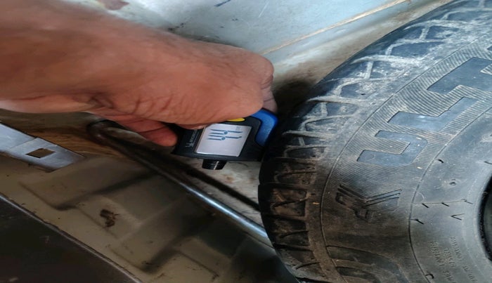 2010 Hyundai i10 ERA 1.1, Petrol, Manual, 1,29,137 km, tyre