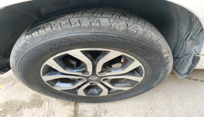 2014 Nissan Terrano XL D PLUS, Diesel, Manual, 1,59,054 km, tyre