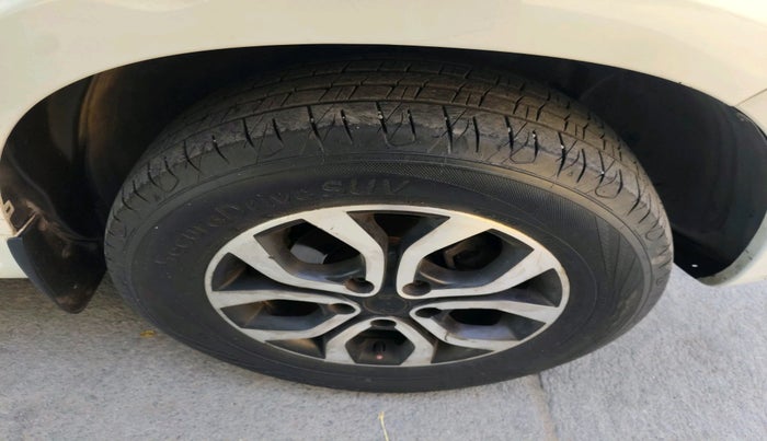 2014 Nissan Terrano XL D PLUS, Diesel, Manual, 1,59,054 km, tyre