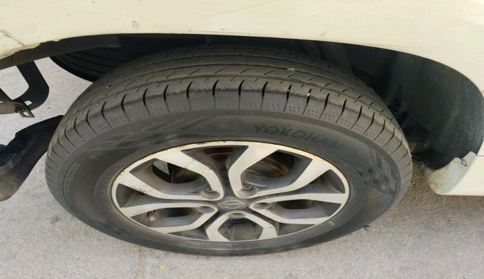 2014 Nissan Terrano XL D PLUS, Diesel, Manual, 1,59,054 km, tyre