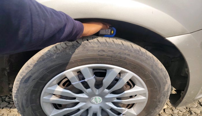 2013 Skoda Rapid AMBITION 1.6 TDI CR MT, Diesel, Manual, 73,399 km, tyre