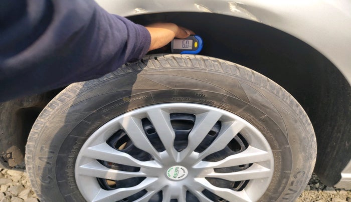 2013 Skoda Rapid AMBITION 1.6 TDI CR MT, Diesel, Manual, 73,399 km, tyre