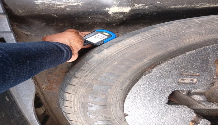 2010 Hyundai Sonata Transform 2.4 VTVT, Petrol, Manual, 1,96,977 km, tyre