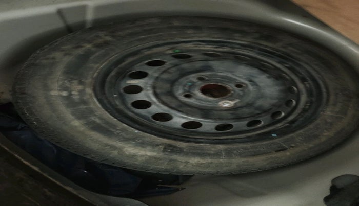 2015 Maruti Swift Dzire VXI, Petrol, Manual, 62,837 km, tyre