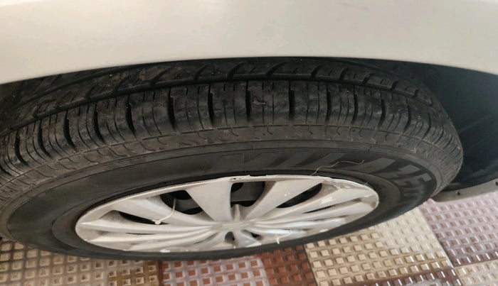 2015 Maruti Swift Dzire VXI, Petrol, Manual, 62,837 km, tyre