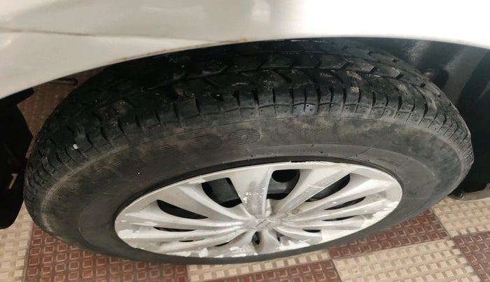 2015 Maruti Swift Dzire VXI, Petrol, Manual, 62,837 km, tyre