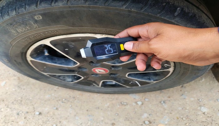 2018 Renault Duster RXS CVT, Petrol, Automatic, 96,701 km, tyre