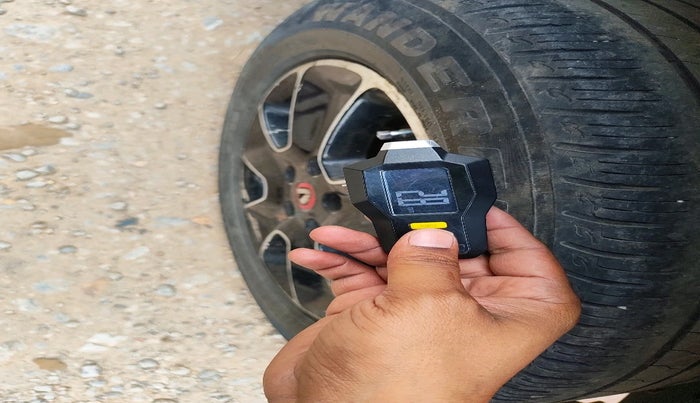 2018 Renault Duster RXS CVT, Petrol, Automatic, 96,701 km, tyre