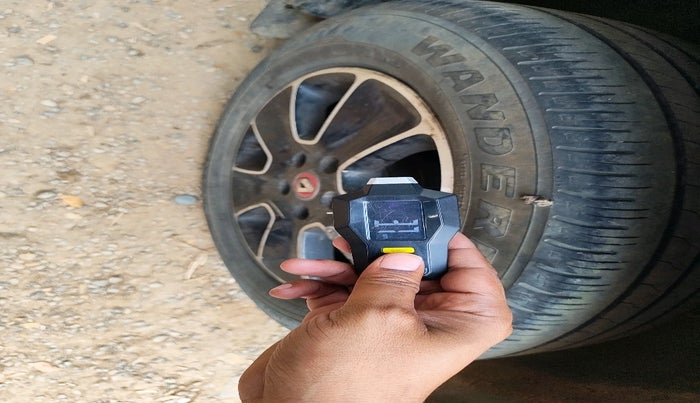 2018 Renault Duster RXS CVT, Petrol, Automatic, 96,701 km, tyre