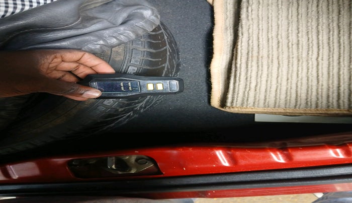 2012 Hyundai Eon MAGNA + LPG, Petrol, Manual, 64,495 km, tyre