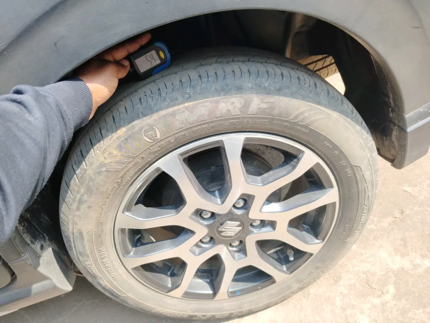 2022 Maruti XL6 ALPHA PLUS AT, Petrol, Automatic, 22,806 km, tyre