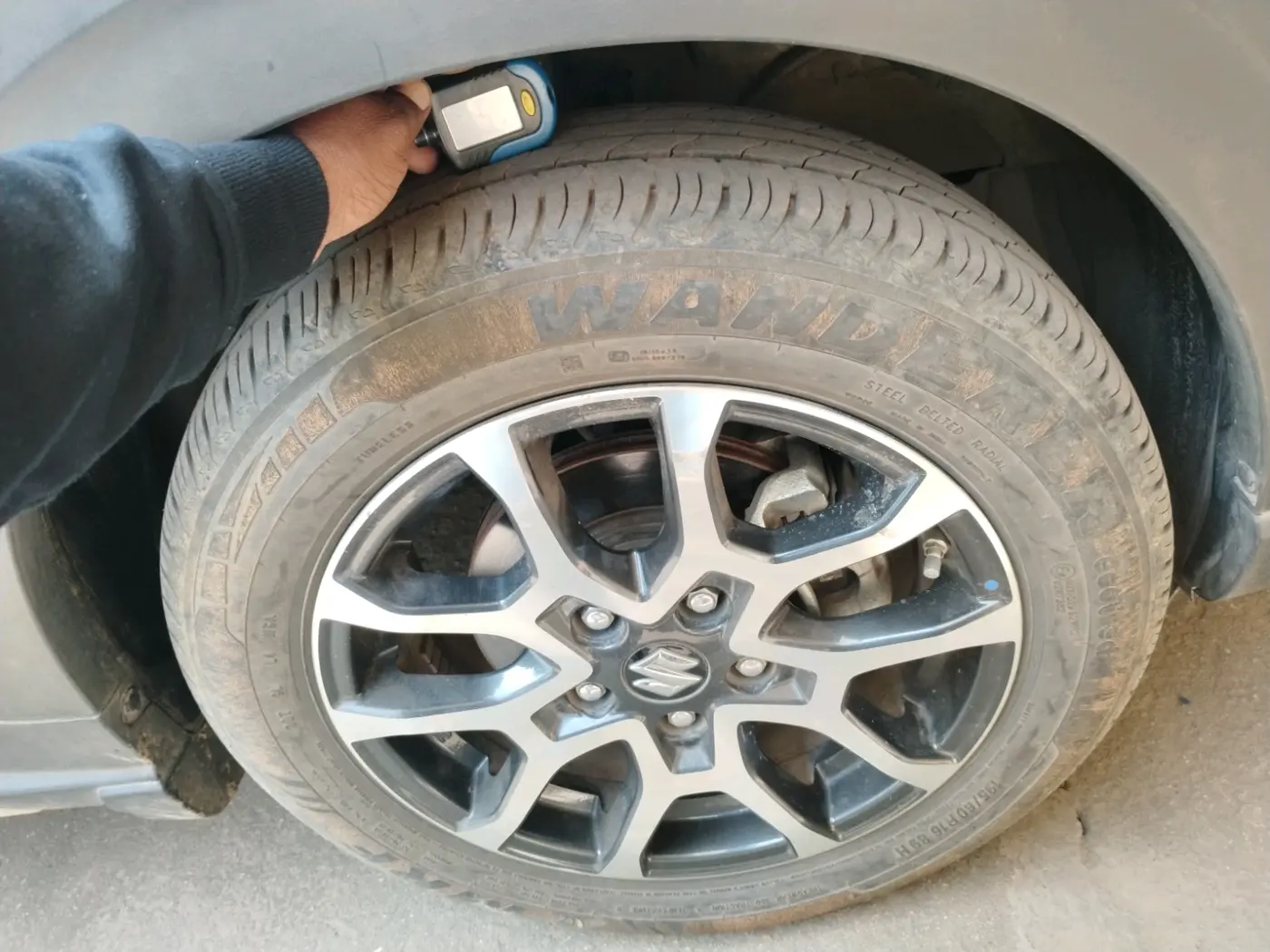 2022 Maruti XL6 ALPHA PLUS AT, Petrol, Automatic, 22,806 km, tyre
