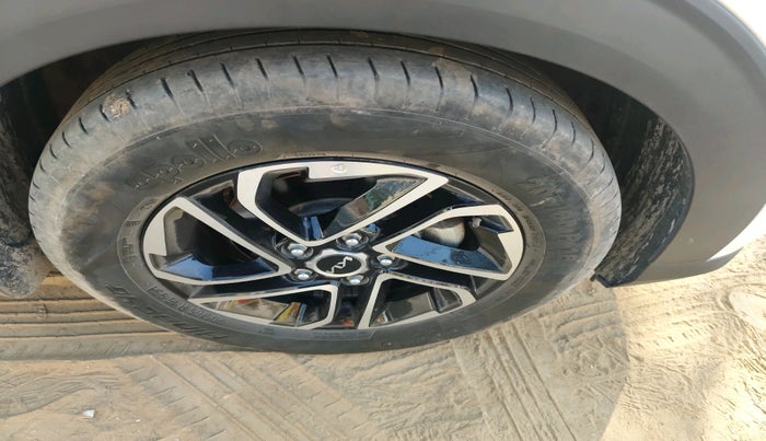 2022 KIA CARENS PRESTIGE 1.5 PETROL 7 STR, Petrol, Manual, 26,643 km, tyre