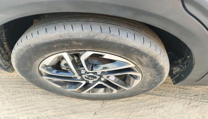 2022 KIA CARENS PRESTIGE 1.5 PETROL 7 STR, Petrol, Manual, 26,643 km, tyre