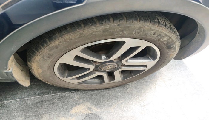 2017 Tata Hexa XTA 4X2 6 STR, Diesel, Automatic, 1,98,206 km, tyre