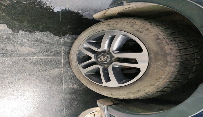 2017 Tata Hexa XTA 4X2 6 STR, Diesel, Automatic, 1,98,206 km, tyre