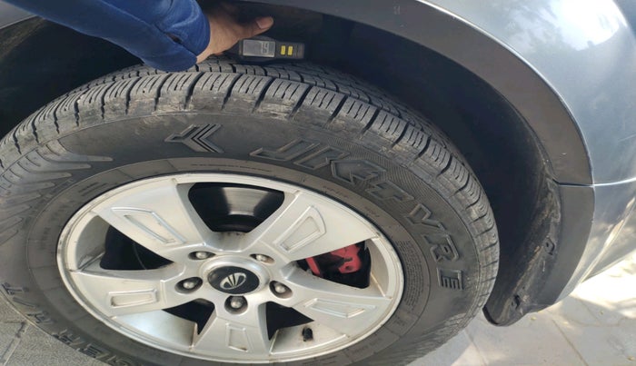 2014 Mahindra XUV500 W8, Diesel, Manual, 1,00,389 km, tyre