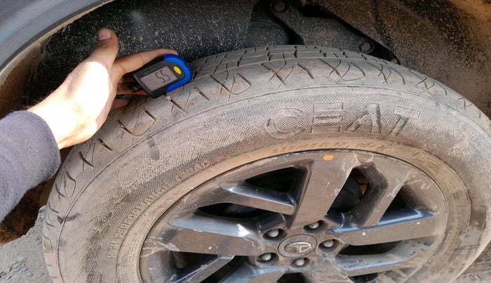 2020 Tata Harrier XZA PLUS 2.0L, Diesel, Automatic, 85,332 km, tyre