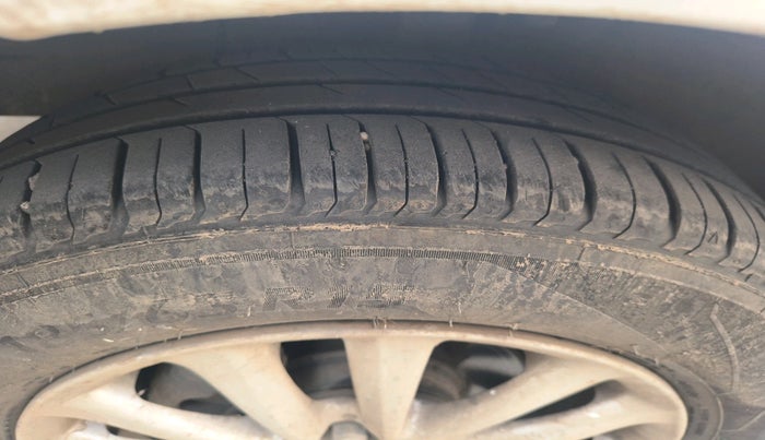 2011 Toyota Etios Liva V, Petrol, Manual, 81,041 km, tyre