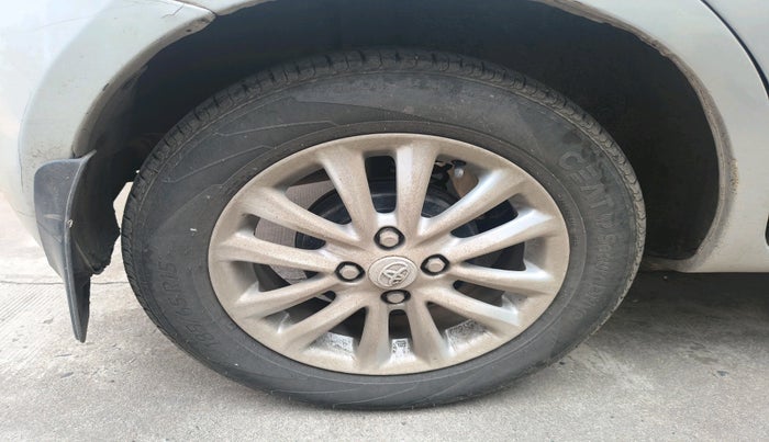 2011 Toyota Etios Liva V, Petrol, Manual, 81,041 km, tyre