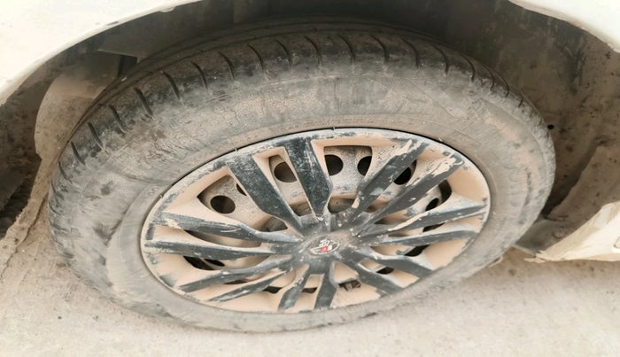 2017 Honda Amaze 1.2L I-VTEC S, Petrol, Manual, 1,00,036 km, tyre