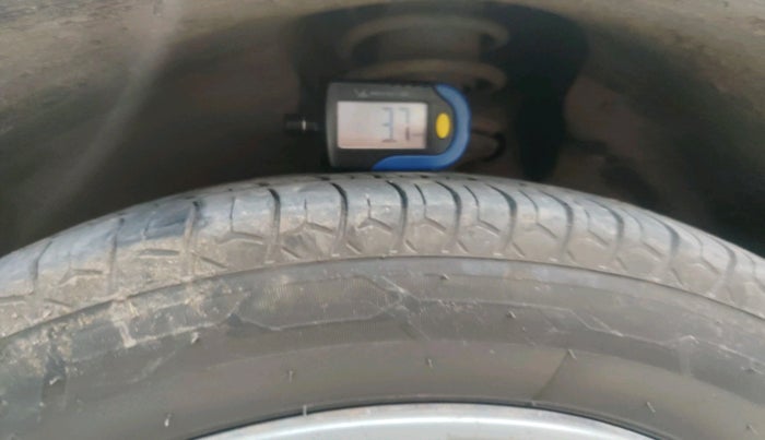 2016 Maruti Wagon R 1.0 LXI CNG, Petrol, Manual, 1,74,007 km, tyre