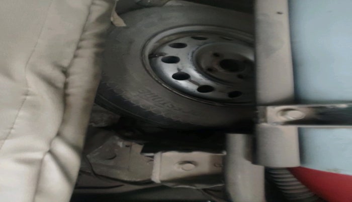 2016 Maruti Wagon R 1.0 LXI CNG, Petrol, Manual, 1,74,007 km, tyre