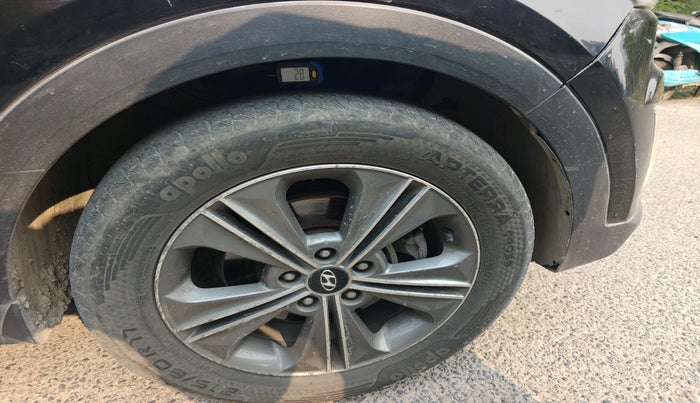 2017 Hyundai Creta SX PLUS AT 1.6 DIESEL, Diesel, Automatic, 2,13,446 km, tyre