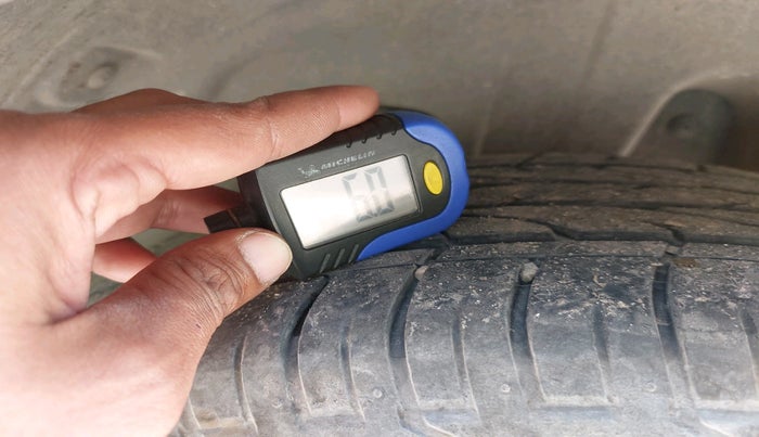 2019 Mahindra XUV300 W8 (O) 1.2 PETROL, Petrol, Manual, 63,001 km, tyre