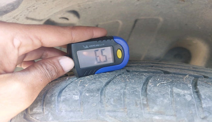 2019 Mahindra XUV300 W8 (O) 1.2 PETROL, Petrol, Manual, 63,001 km, tyre