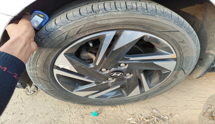 2021 Hyundai NEW I20 ASTA 1.2 AT, Petrol, Automatic, 64,743 km, tyre