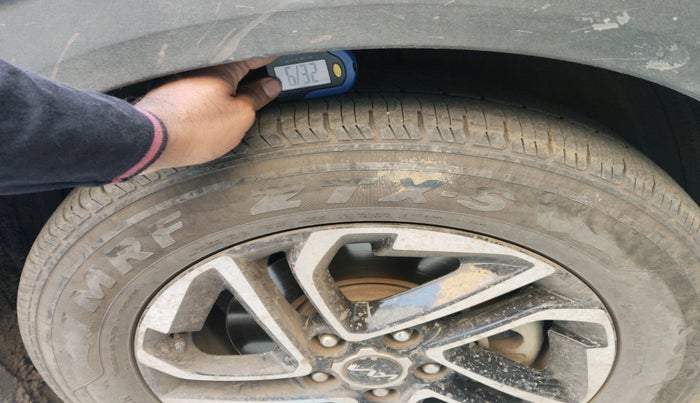 2022 KIA CARENS PRESTIGE PLUS 1.5 DIESEL 7 STR, Diesel, Manual, 1,00,006 km, tyre