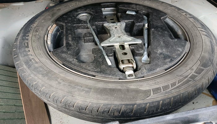 2021 Maruti Vitara Brezza LXI, Petrol, Manual, 87,189 km, tyre