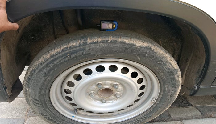 2021 Maruti Vitara Brezza LXI, Petrol, Manual, 87,189 km, tyre