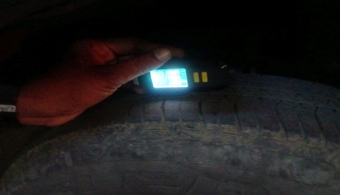 2013 Mahindra XUV500 W8, Diesel, Manual, 2,43,321 km, tyre