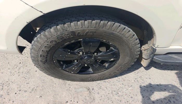 2014 Tata Safari Storme 2.2 EX 4X2, Diesel, Manual, 1,53,301 km, tyre