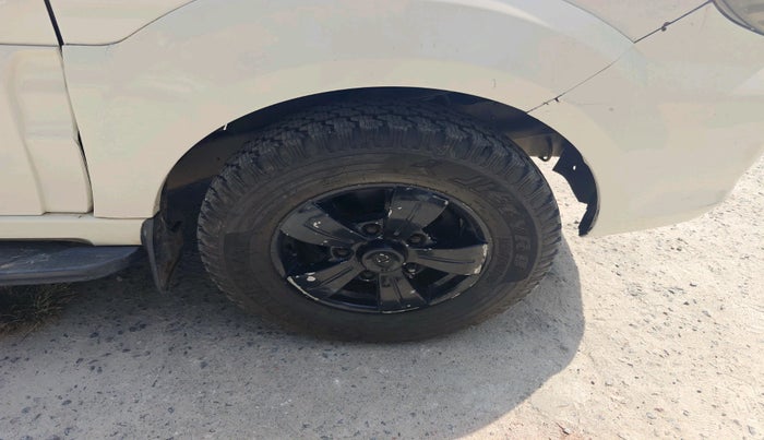 2014 Tata Safari Storme 2.2 EX 4X2, Diesel, Manual, 1,53,301 km, tyre