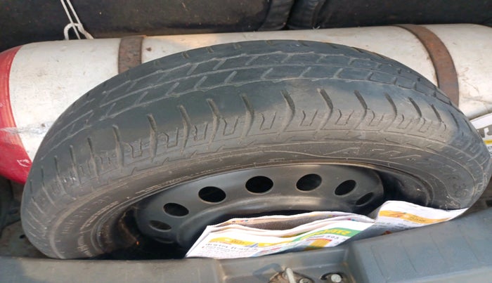 2015 Maruti Wagon R 1.0 VXI, CNG, Manual, 77,800 km, tyre