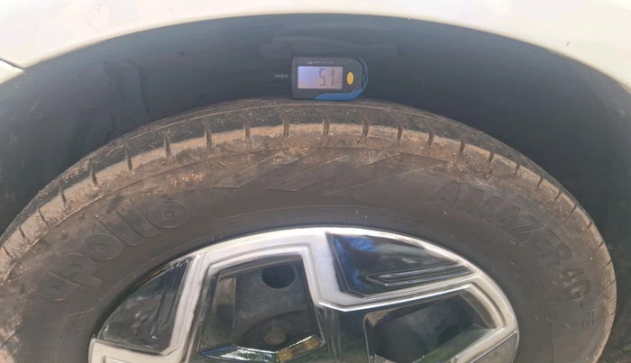 2014 Maruti Swift VXI, Petrol, Manual, 69,286 km, tyre