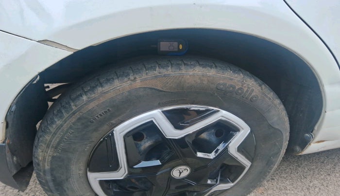 2014 Maruti Swift VXI, Petrol, Manual, 69,286 km, tyre