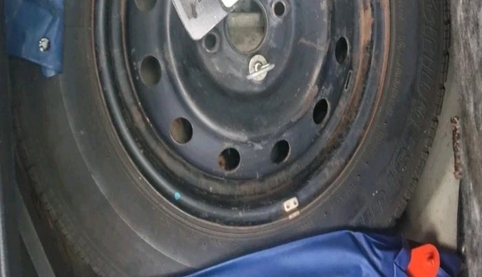 2014 Maruti Swift VXI, Petrol, Manual, 69,286 km, tyre