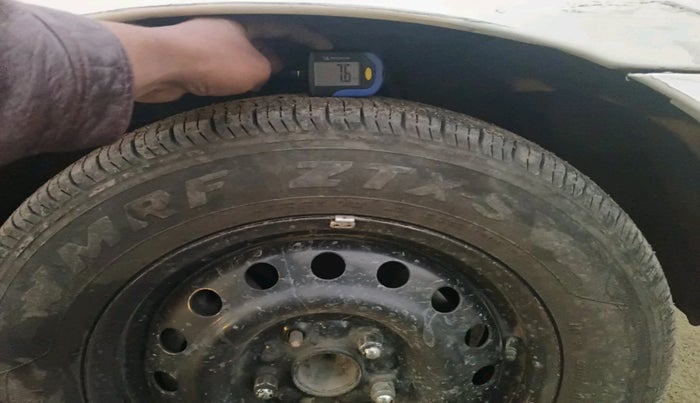 2015 Toyota Innova 2.5 GX 7 STR, Diesel, Manual, 1,09,020 km, tyre