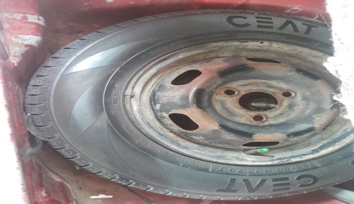 2016 Renault Kwid RXT 1.0, Petrol, Manual, 95,305 km, tyre